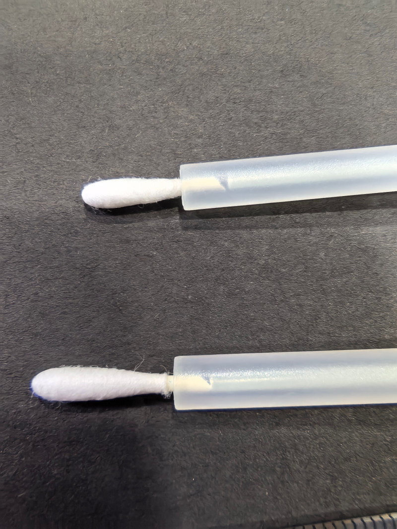 Swabs: Self-disconnecting for on-site investigation