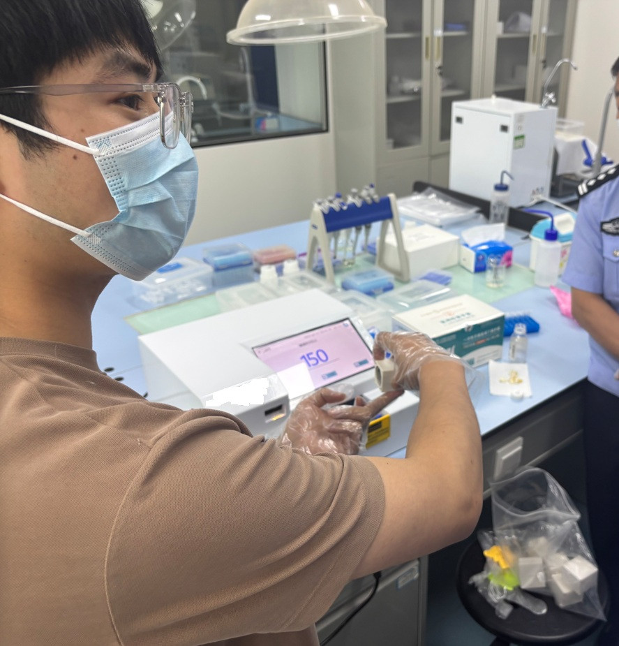 Our after-sales technicians will explain how to use the machine to you.